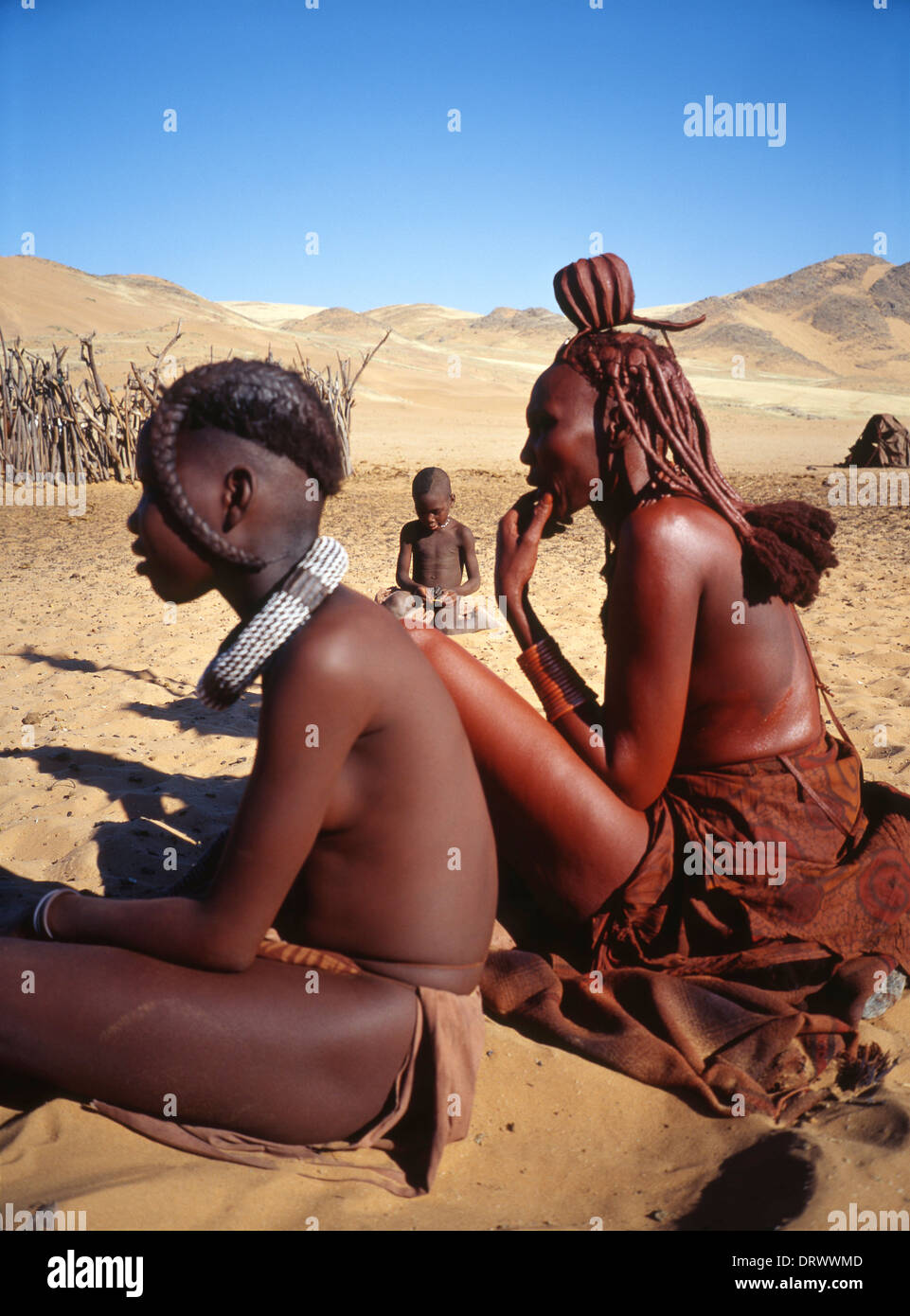 Himbas, Serra Cafema, Namibia, Afrika. Stockfoto