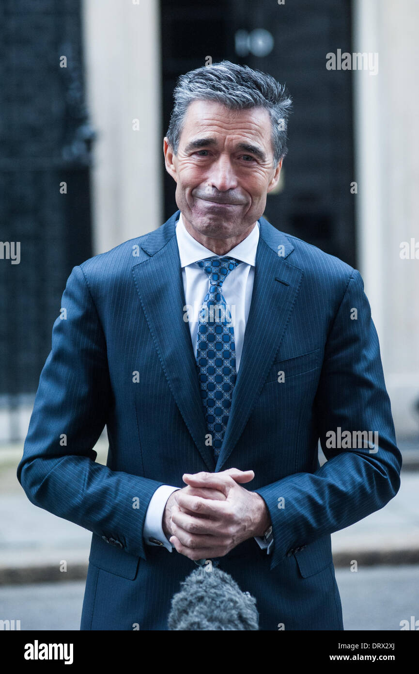 London, UK - 3. Februar 2014: NATO-Generalsekretär, Herr Anders Fogh Rasmussen release Interviews nach einem Treffen mit Premierminister David Cameron in der Downing Street. Bildnachweis: Piero Cruciatti/Alamy Live-Nachrichten Stockfoto