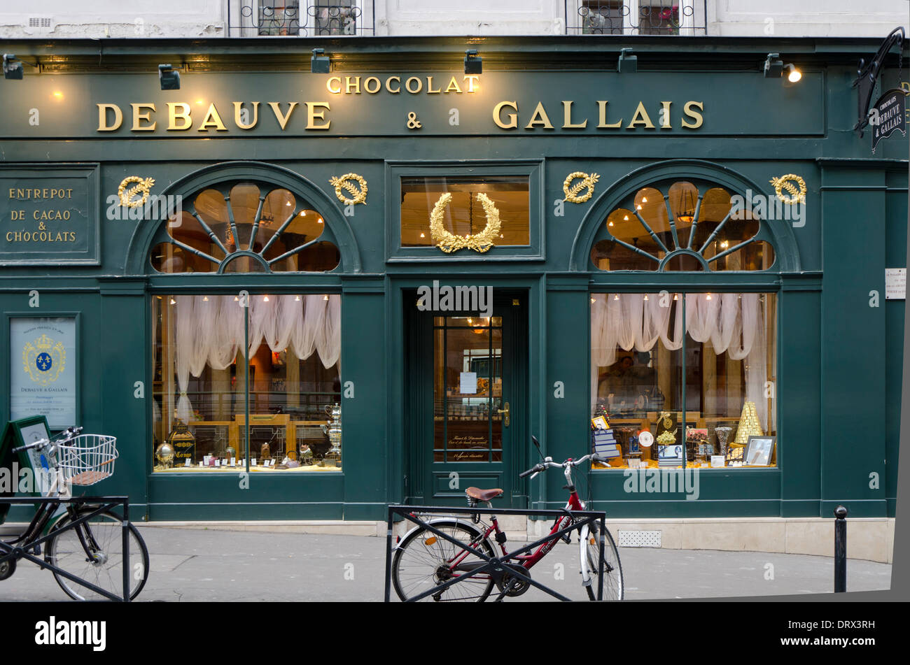 Vor einer Filiale der Debauve & Gallais Schokoladen Hersteller. Paris, Frankreich. Stockfoto