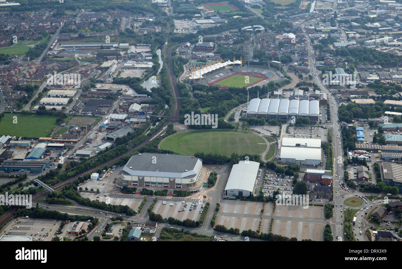 Luftaufnahme des Sheffield Don Valley, einschließlich des Don Valley Stadium und der Fly DSA Arena Stockfoto