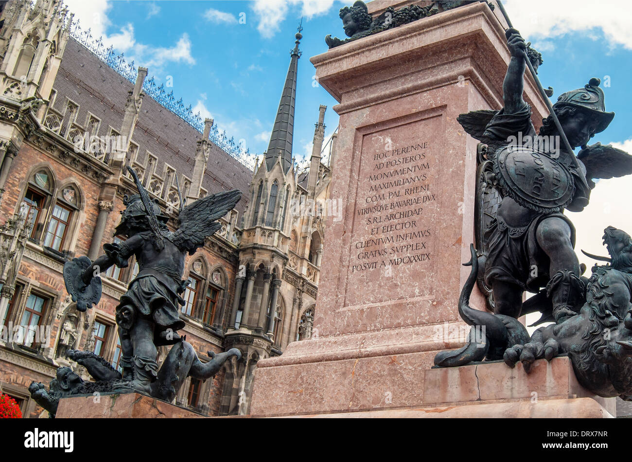 Patrona Bavaria befindet sich auf dem Marienplatz vor dem alten Rathaus in München Stockfoto