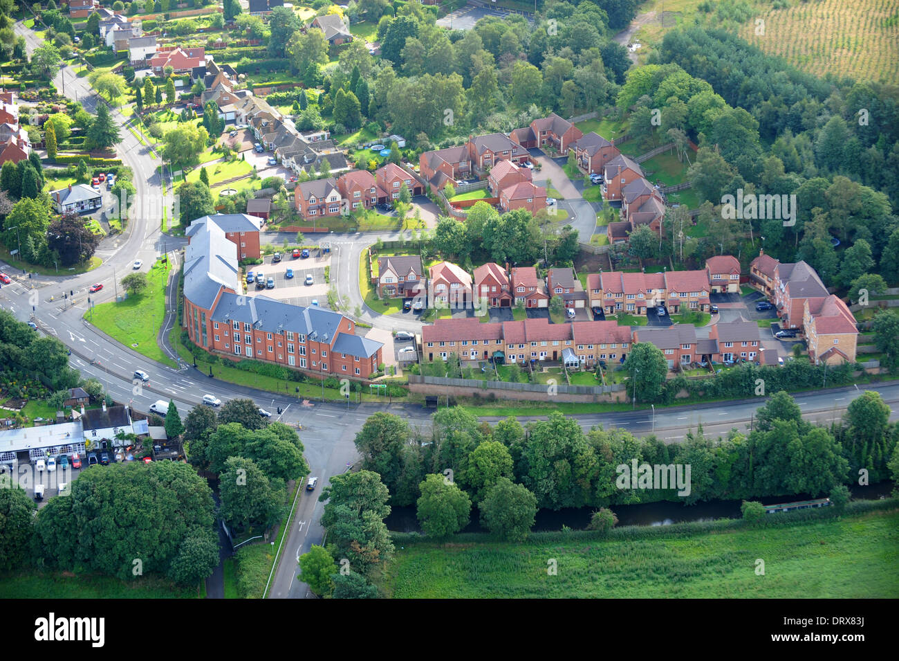 Luftaufnahme der Wohnsiedlung erbaut auf dem Gelände einer ehemaligen Kneipe Stewponey Inn in Stourton, West Mildands, England, UK Stockfoto