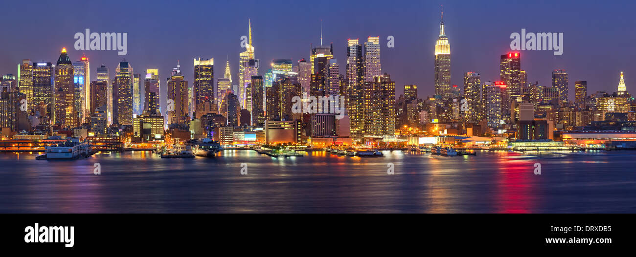 Manhattan bei Nacht Stockfoto