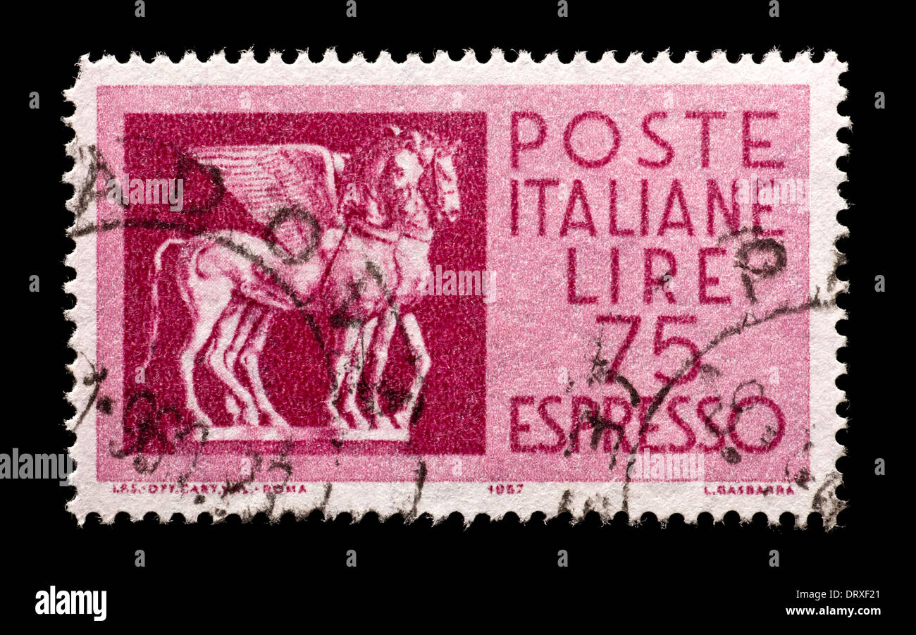 Briefmarke aus Italien Darstellung etruskische geflügelte Pferde. Stockfoto