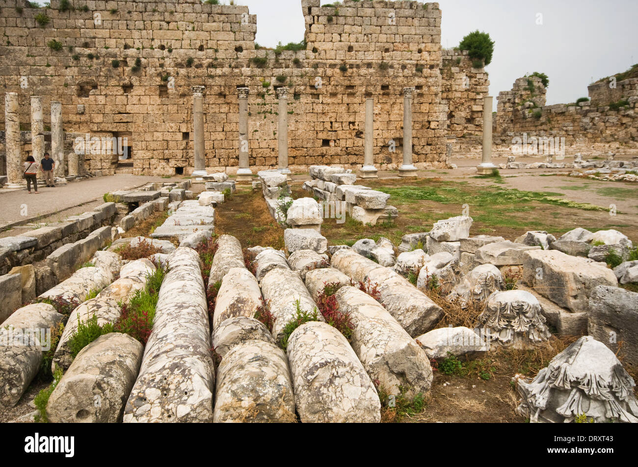 Asien, Türkei, westliches Mittelmeer, Perge (2. Jh. v. Chr.), die Pfeilerhalle und südlichen Bäder Stockfoto