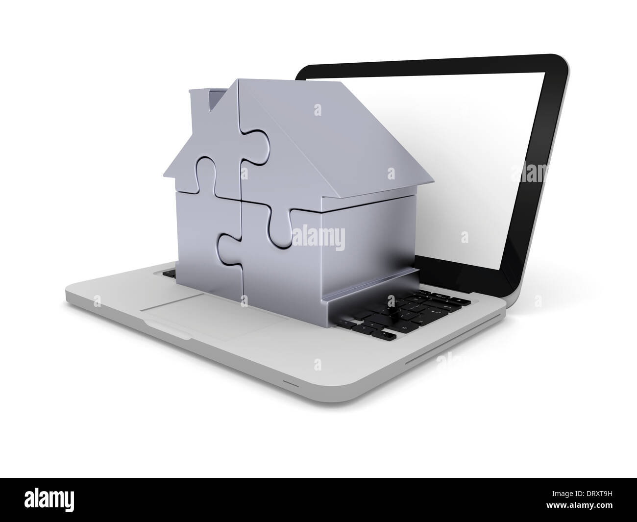 Haus-Symbol gemacht von vier silbernen Puzzleteile auf laptop Stockfoto