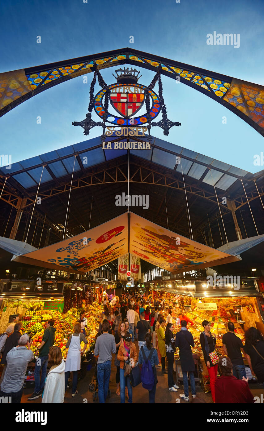 La La Boqueria (Mercat de Sant Josep De La Boqueria) auf La Rambla. Barcelona. Katalonien. Spanien Stockfoto