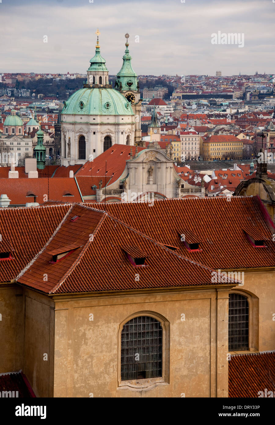 Dächer von Prag Stockfoto