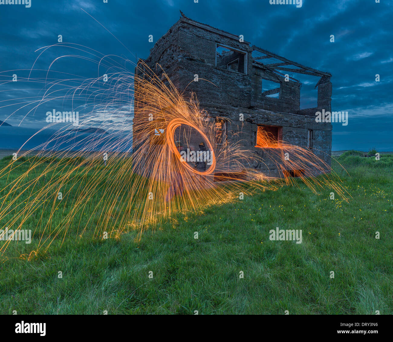 Lichtspuren über Hingabe Bauernhaus, Island Stockfoto