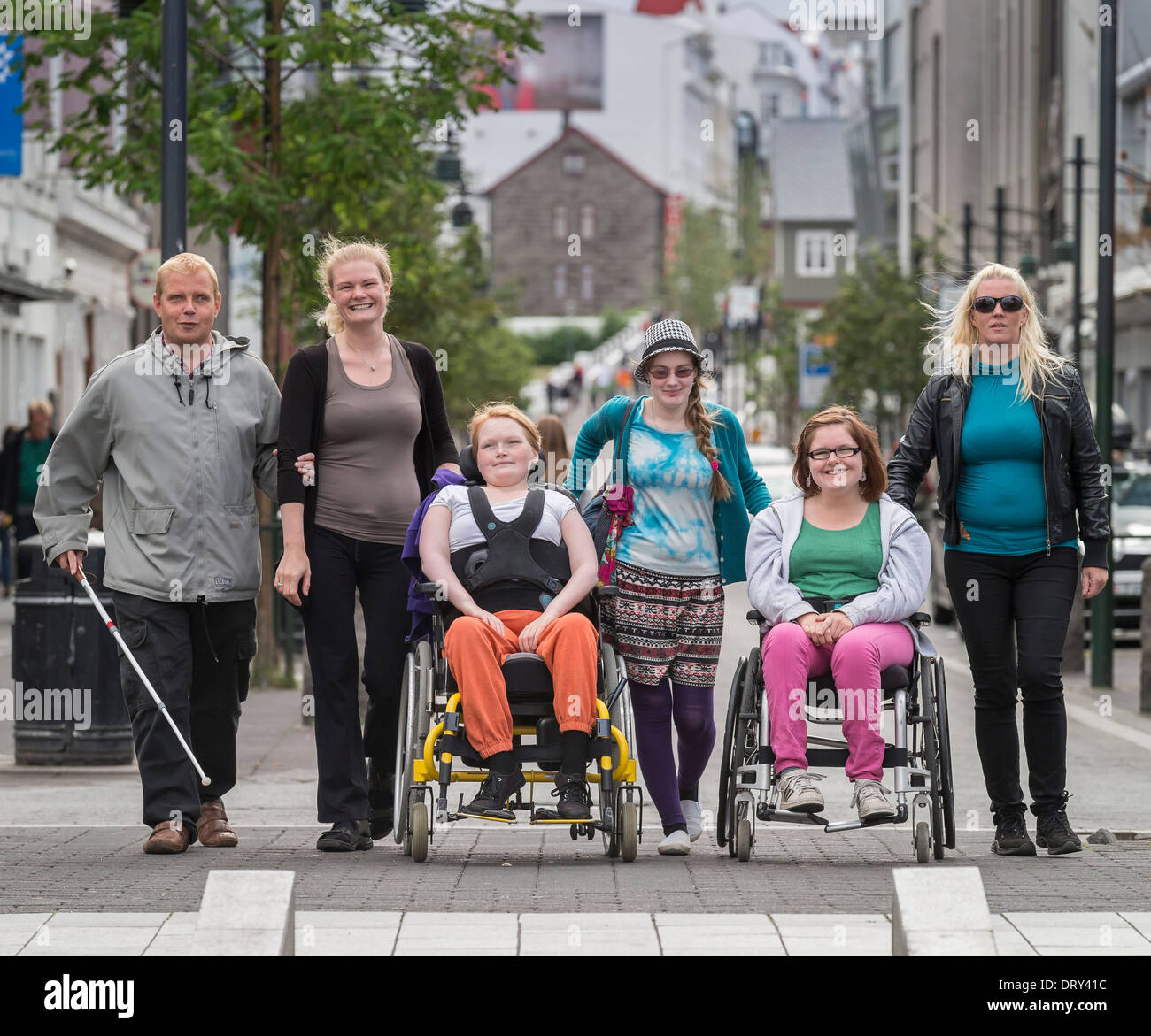Behinderte Frauen Im Rollstuhl Fotos Und Bildmaterial In Hoher 