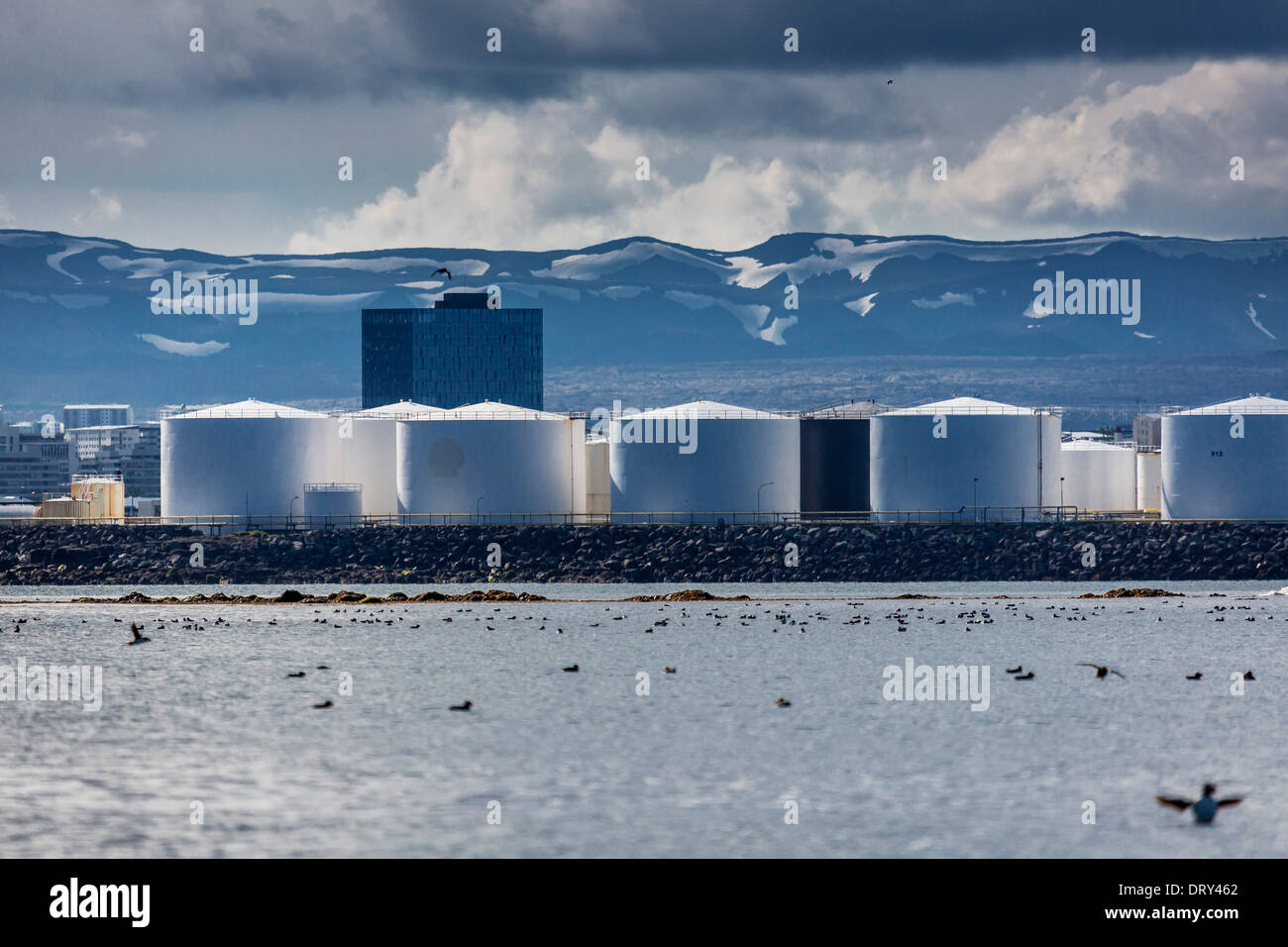 Öltanks in Reykjavik, Island Stockfoto