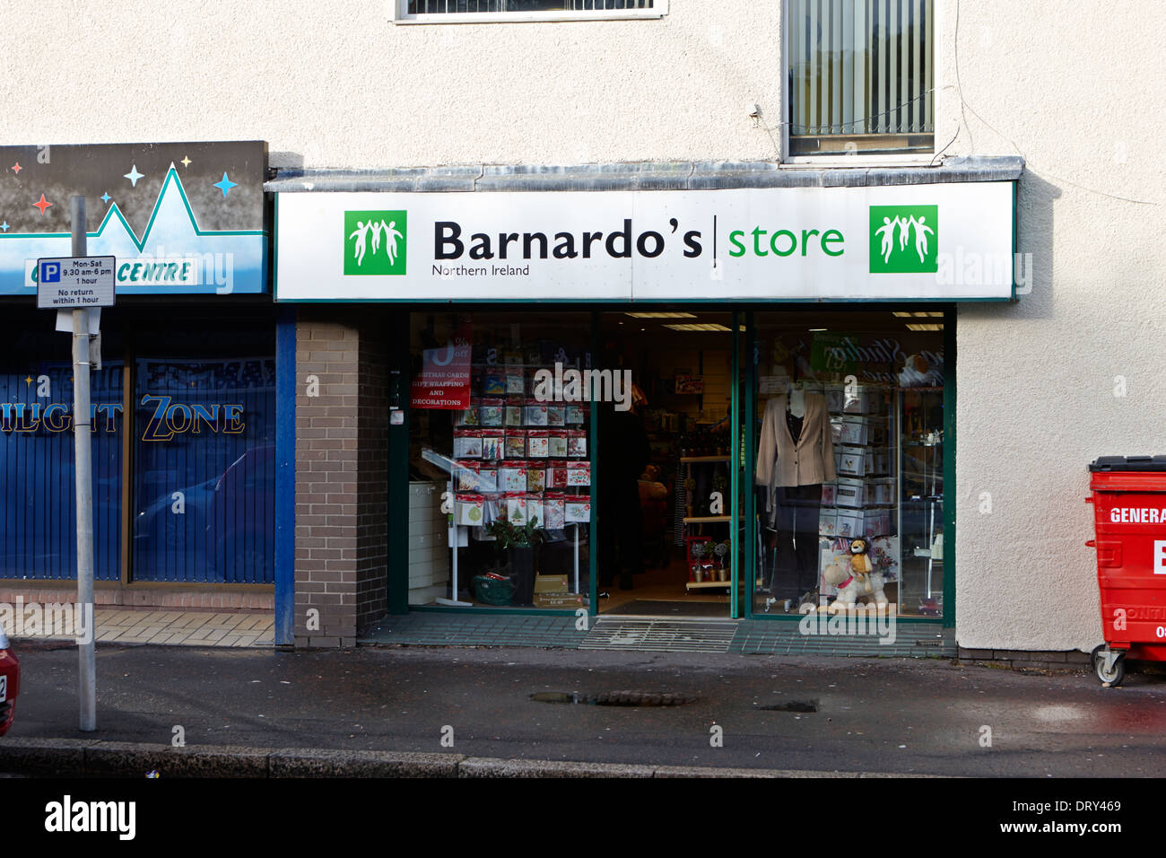 Barnardos Charity-Shop auf Hautpstraße Dunmurry Belfast uk Stockfoto