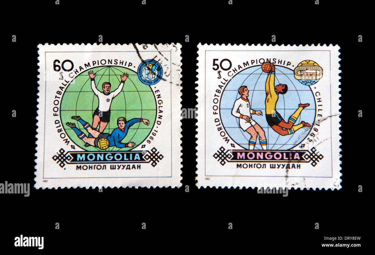 World Cup Football Gedenkbriefmarken aus der Mongolei zeigt England 1966 und Chile 1962 und erste ausgestellt auf 25.04.1982 Stockfoto