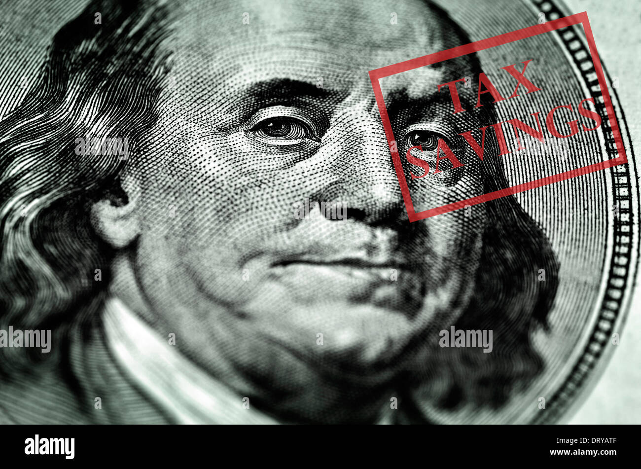 Detail-Nahaufnahme des aktuellen Steuerformularen und Bleistift auf Geld Stockfoto