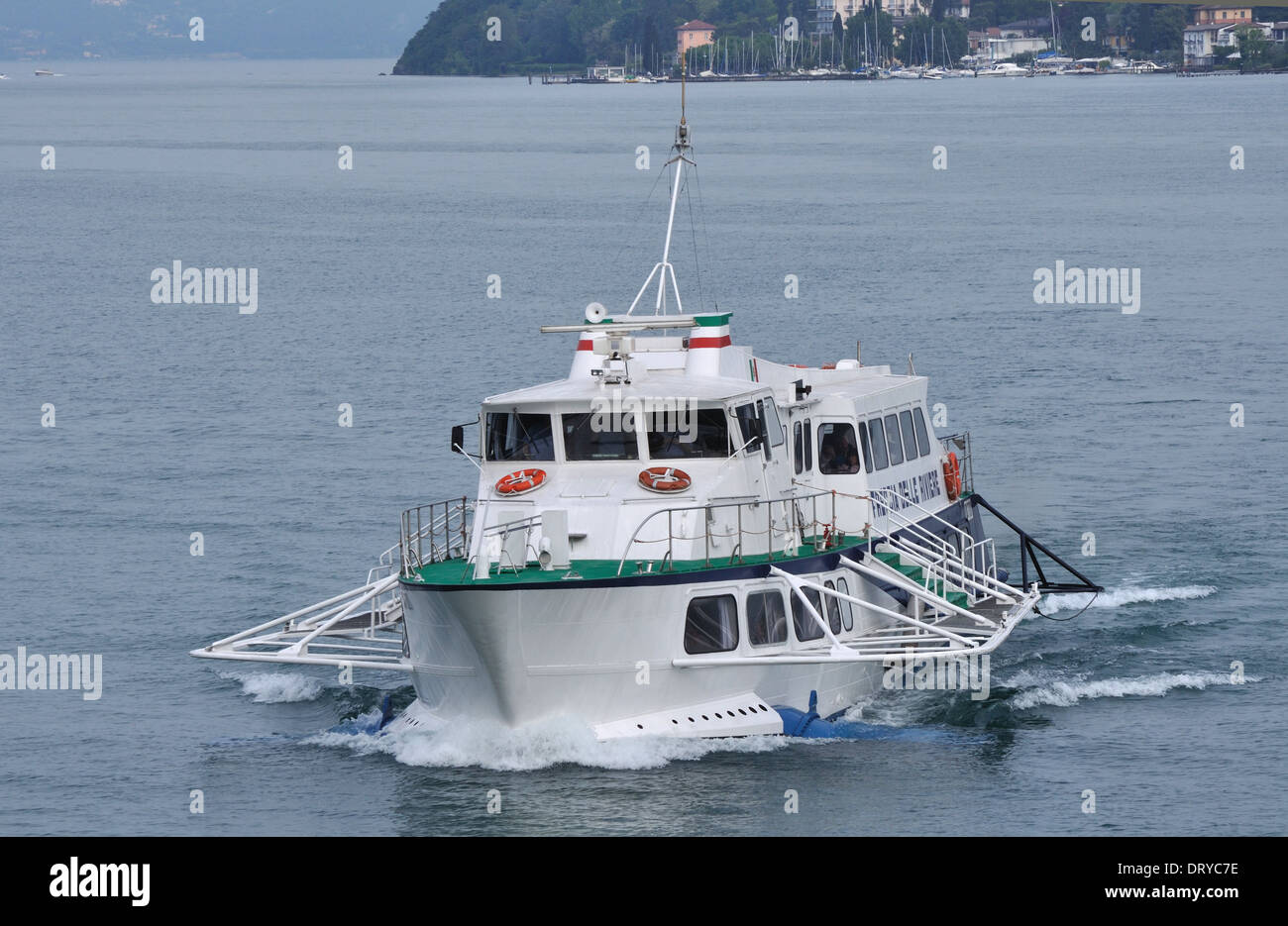 Einer der schnellen Hydrofoil Fähren in Salo am Gardasee. Stockfoto