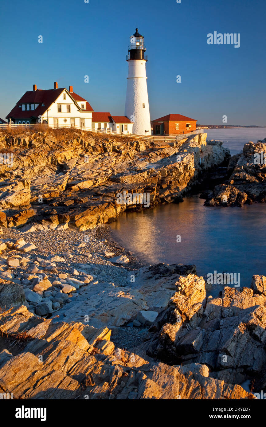 Ein Winter-Morgendämmerung am Portland Head Lighthouse, Portland Maine USA Stockfoto
