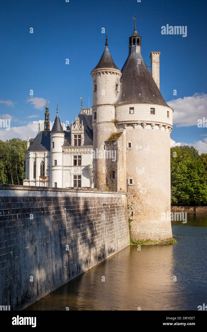 Alten Wachturm und Chateau de Chenonceau über den Fluss Cher, Indre-et-Loire, Frankreich Stockfoto