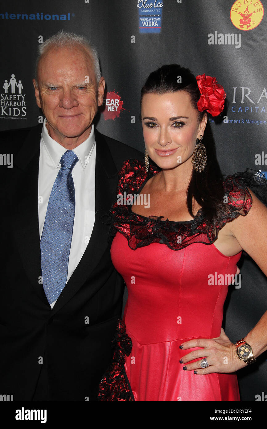 Malcolm McDowell, Kyle Richards bei erschrecken Stiftung 2. jährliche Halloween-Benefiz-Event, Conga Room, Los Angeles, CA 28.10.12 Stockfoto