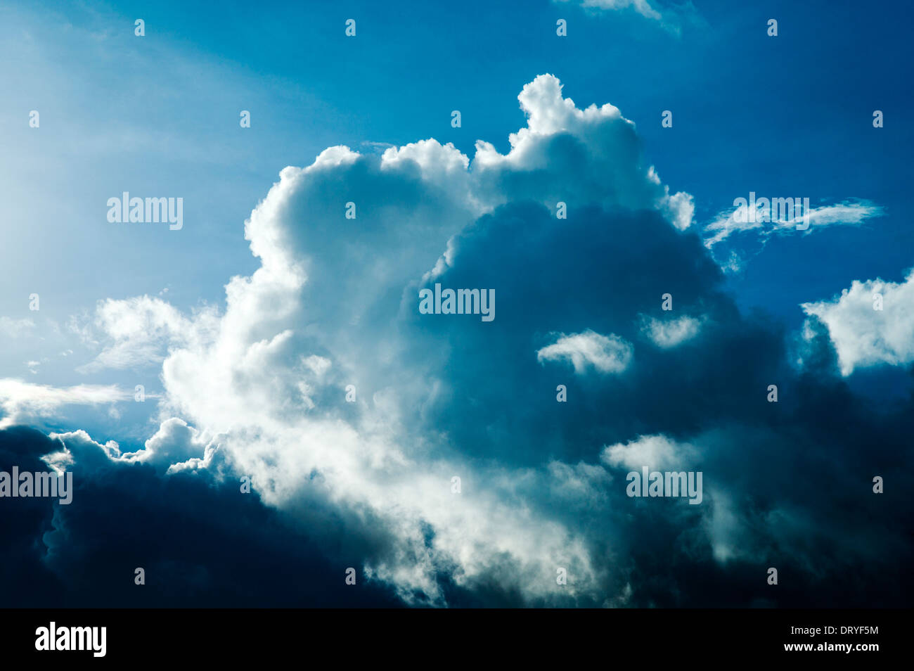 Dramatische Sonnenlicht durch Wolken, ft. Lauderdale, Florida, USA Stockfoto