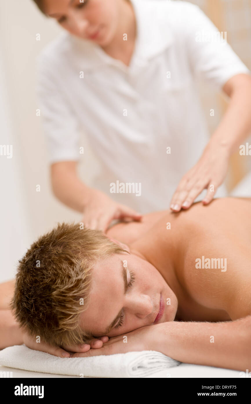 Mann mit Luxus Massage zurück Stockfoto