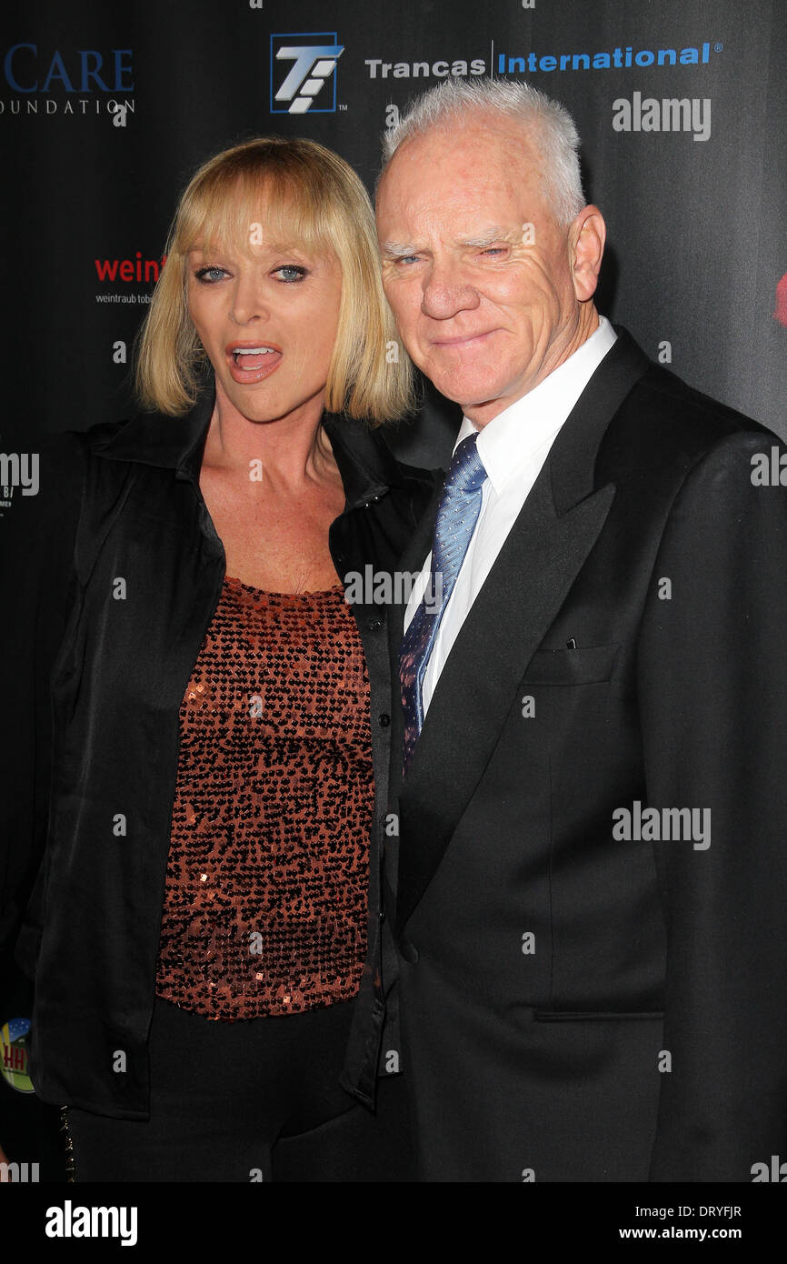 Sybil Danning, Malcolm McDowell zu erschrecken Stiftung 2. jährliche Halloween-Benefiz-Event, Conga Room, Los Angeles, CA 28.10.12 Stockfoto