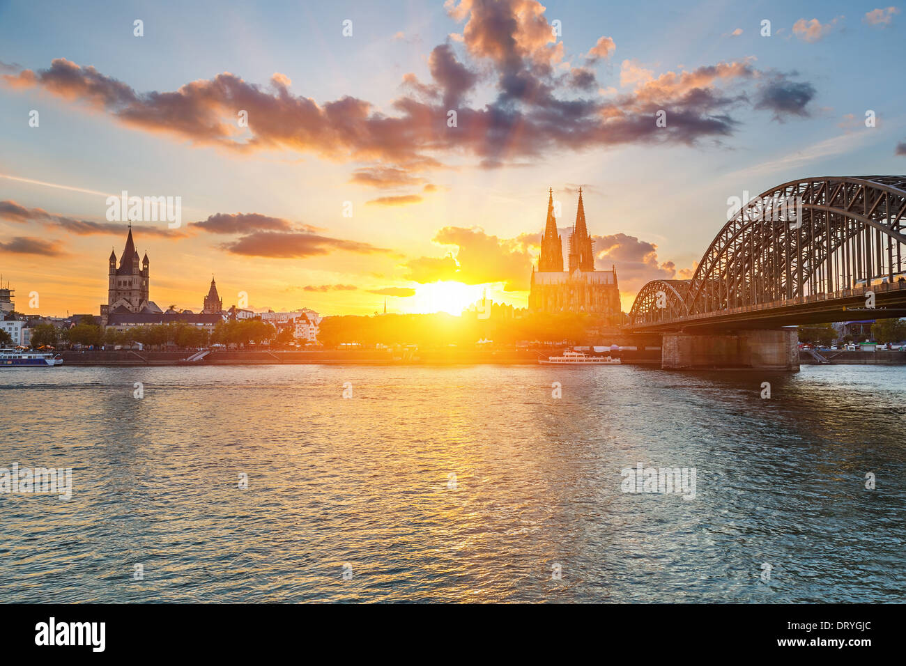 Köln bei Sonnenuntergang Stockfoto