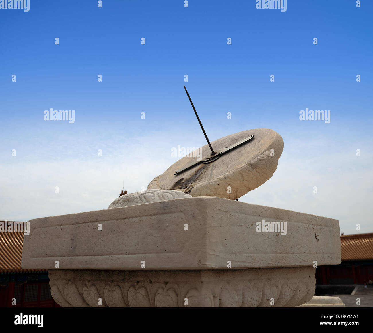 Sonnenuhr im kaiserlichen Palast Stockfoto