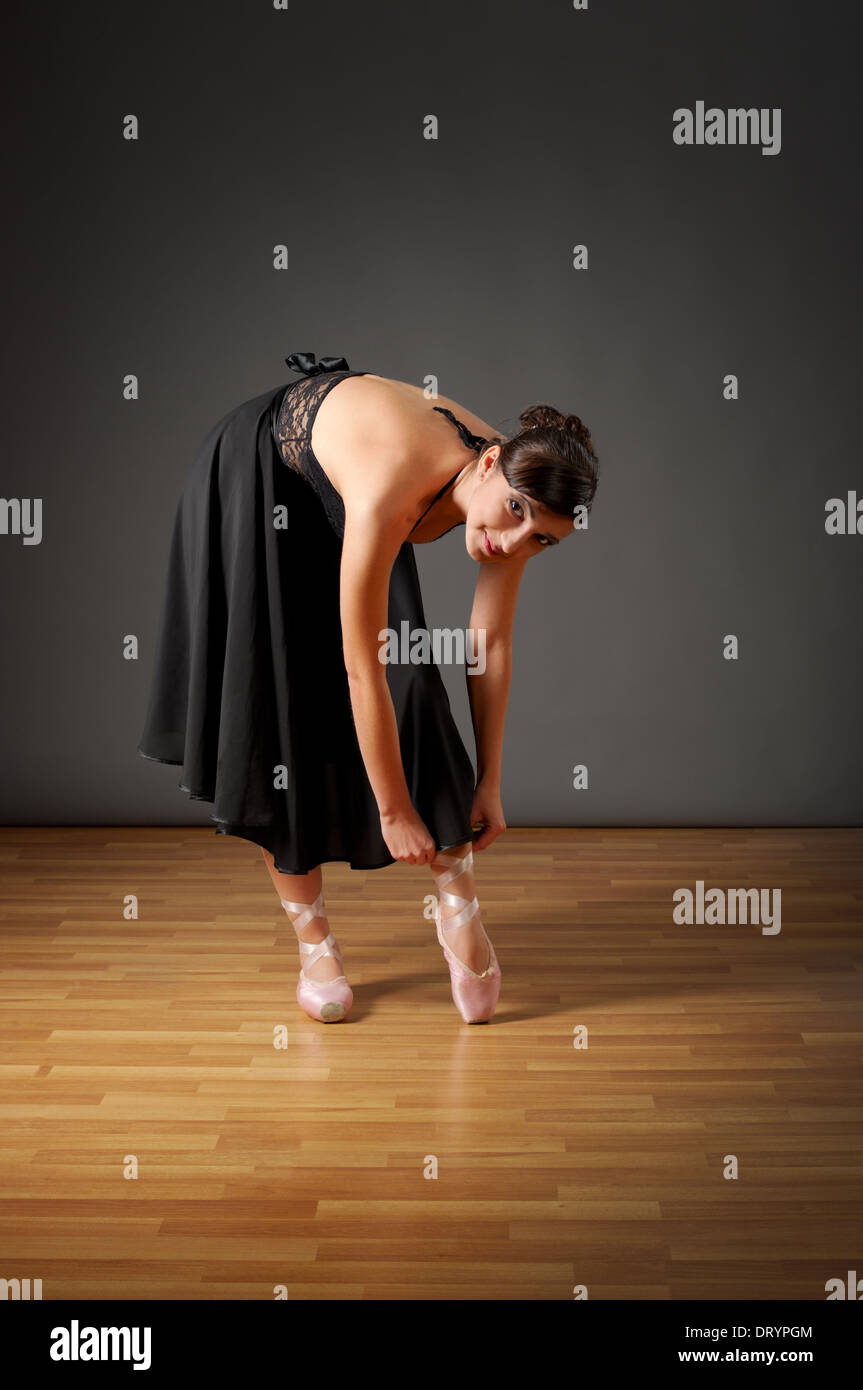 Jungen Ballerina in schwarzen Kostüm Stockfoto