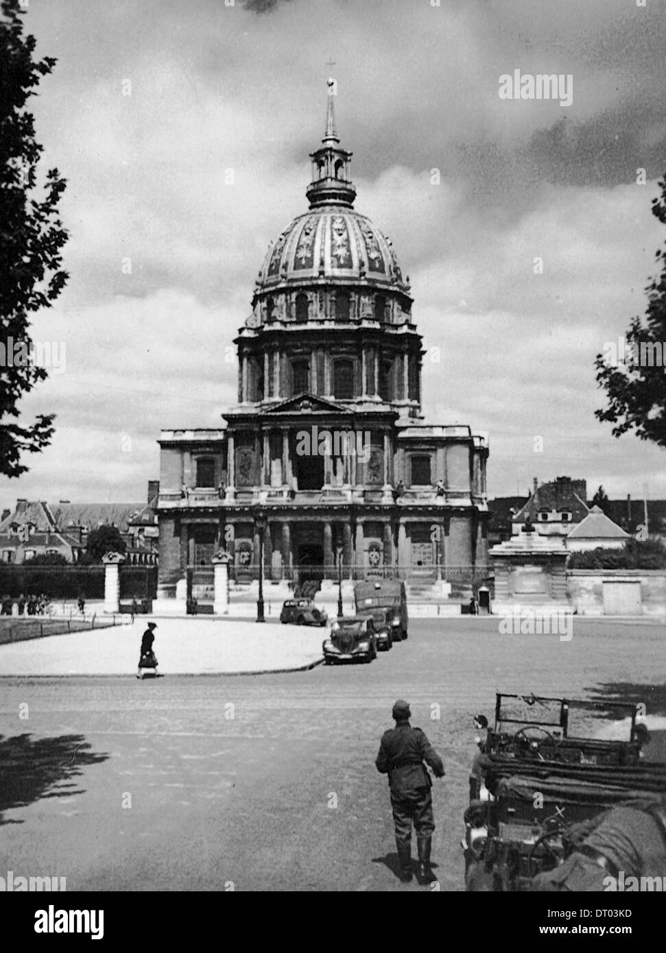 Deutsche Soldaten vor dem Invalidendom in Frankreich Stockfoto