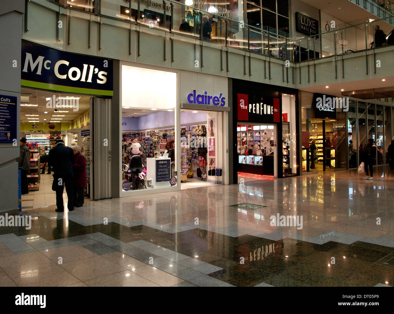 Shops im Drake Zirkus-Einkaufszentrum, Plymouth, Devon, UK Stockfoto