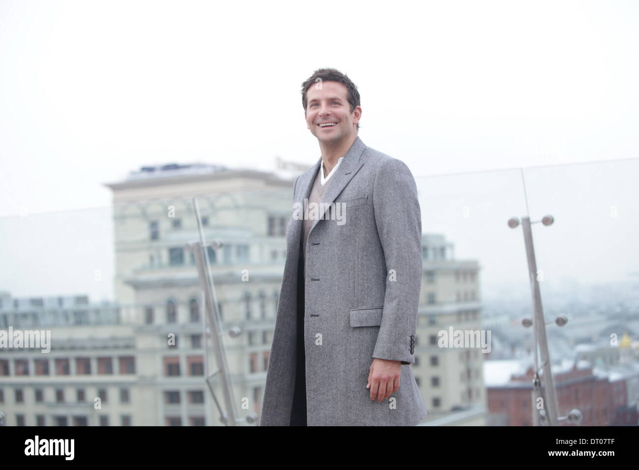 Moskau. Russland. 5. Februar 2014. Bradley Cooper stellt bei einem Fototermin auf dem Dach des Hotels Ritz-Carlton zu seinem neuesten Film "American Hustle" zu fördern. Bildnachweis: Legion-Medien/Alamy Live-Nachrichten Stockfoto