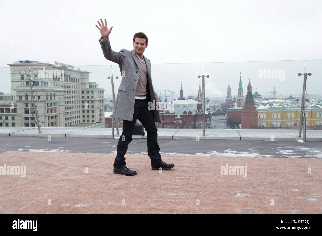 Moskau. Russland. 5. Februar 2014. Bradley Cooper stellt bei einem Fototermin auf dem Dach des Hotels Ritz-Carlton zu seinem neuesten Film "American Hustle" zu fördern. Bildnachweis: Legion-Medien/Alamy Live-Nachrichten Stockfoto