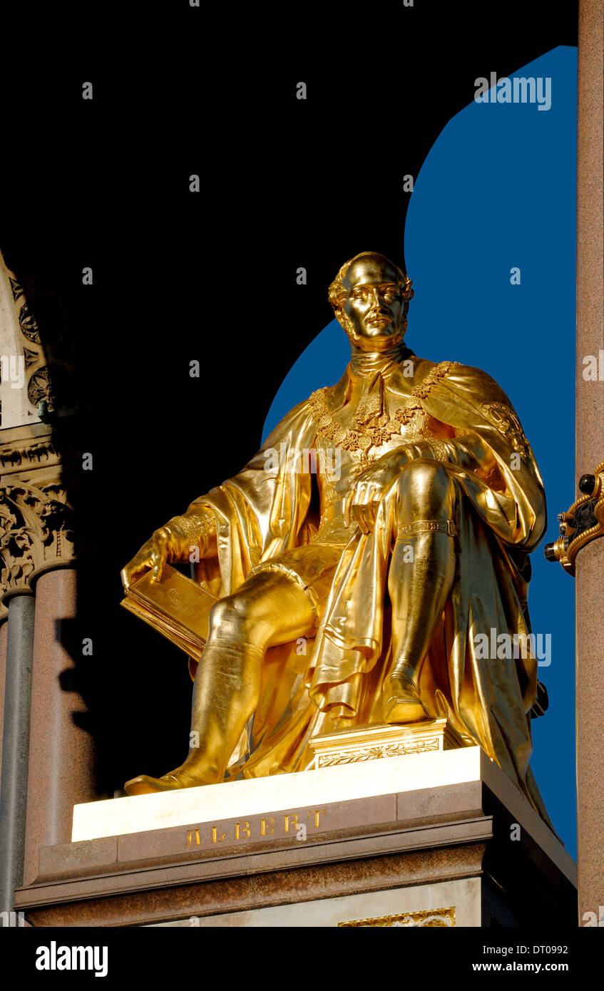 London, England, UK. Albert Memorial (1872) in die Kensington Gardens. Vergoldete Statue von Prinz Albert. Stockfoto