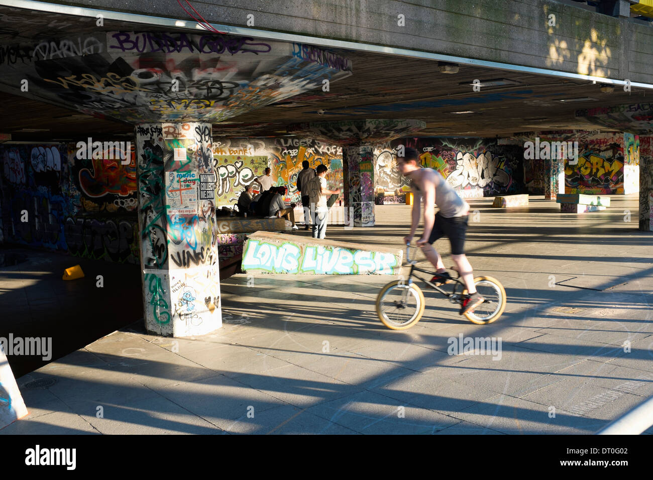 BMX und Skateboard Park am Southbank, Embankment London. Stockfoto