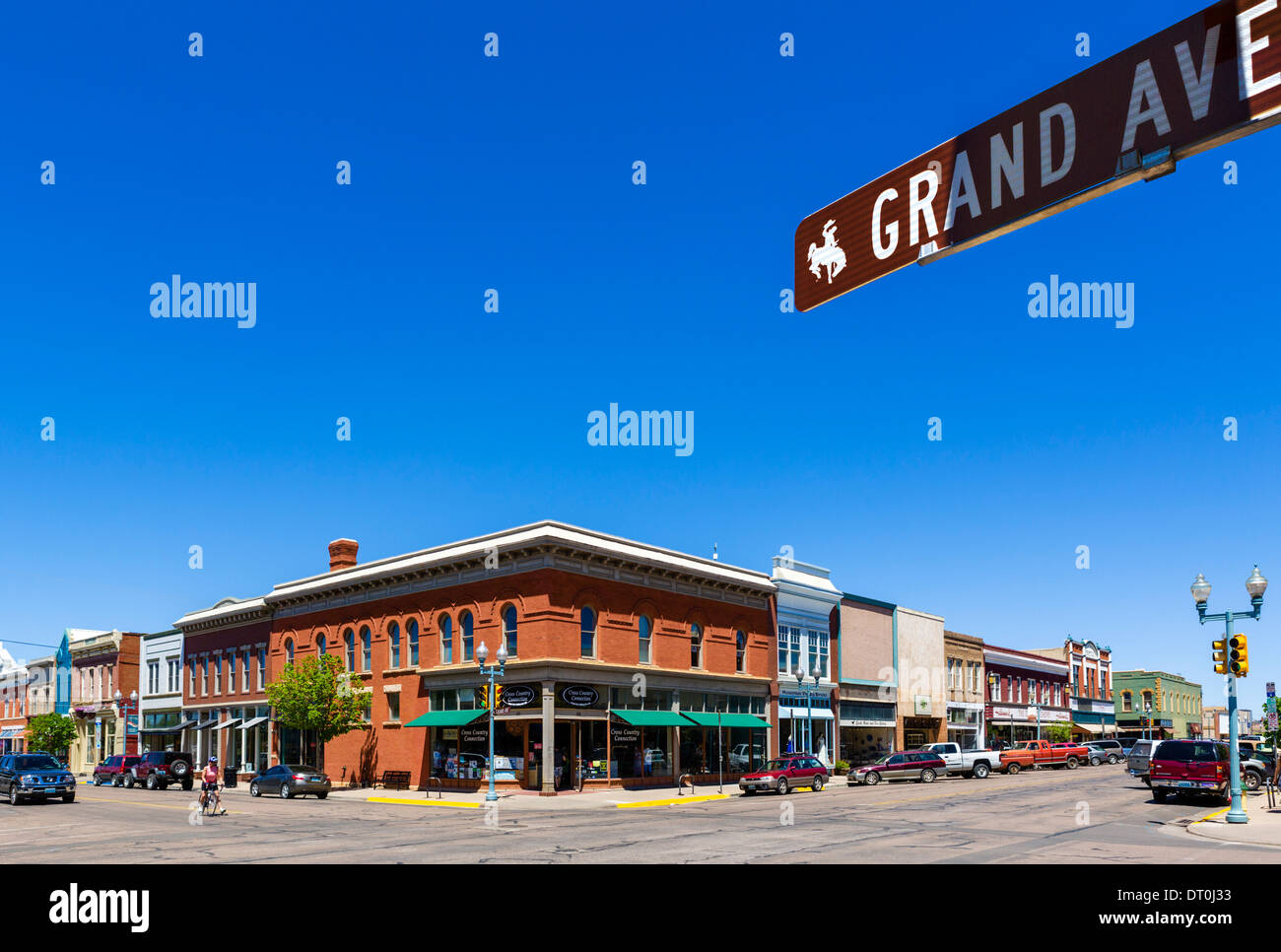 Grand Avenue an der Kreuzung mit der South 2nd Street in der Innenstadt von Laramie, Wyoming, USA Stockfoto
