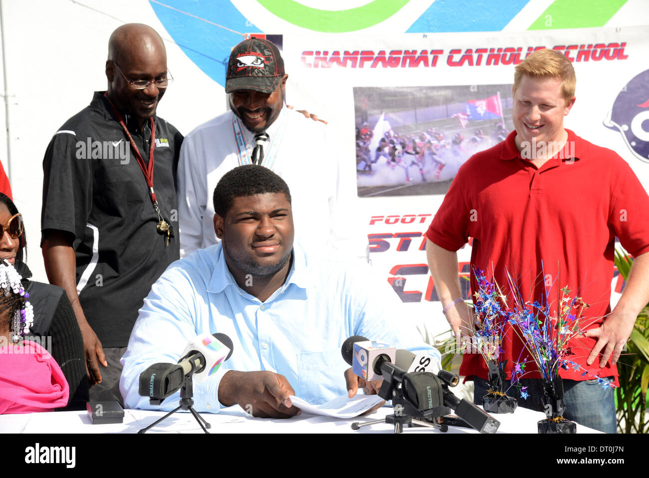 5. Februar 2014: Travonte Valentine von Champagnat Catholic School in Hialeah, Florida unterschreibt seine nationalen Letter Of Intent mit Louisiana State University. Stockfoto