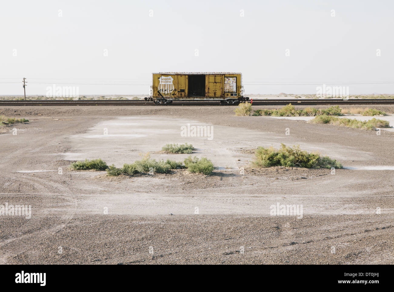 Utah USA leere Box Auto Güterwagen auf train Tracks Wüste Stockfoto