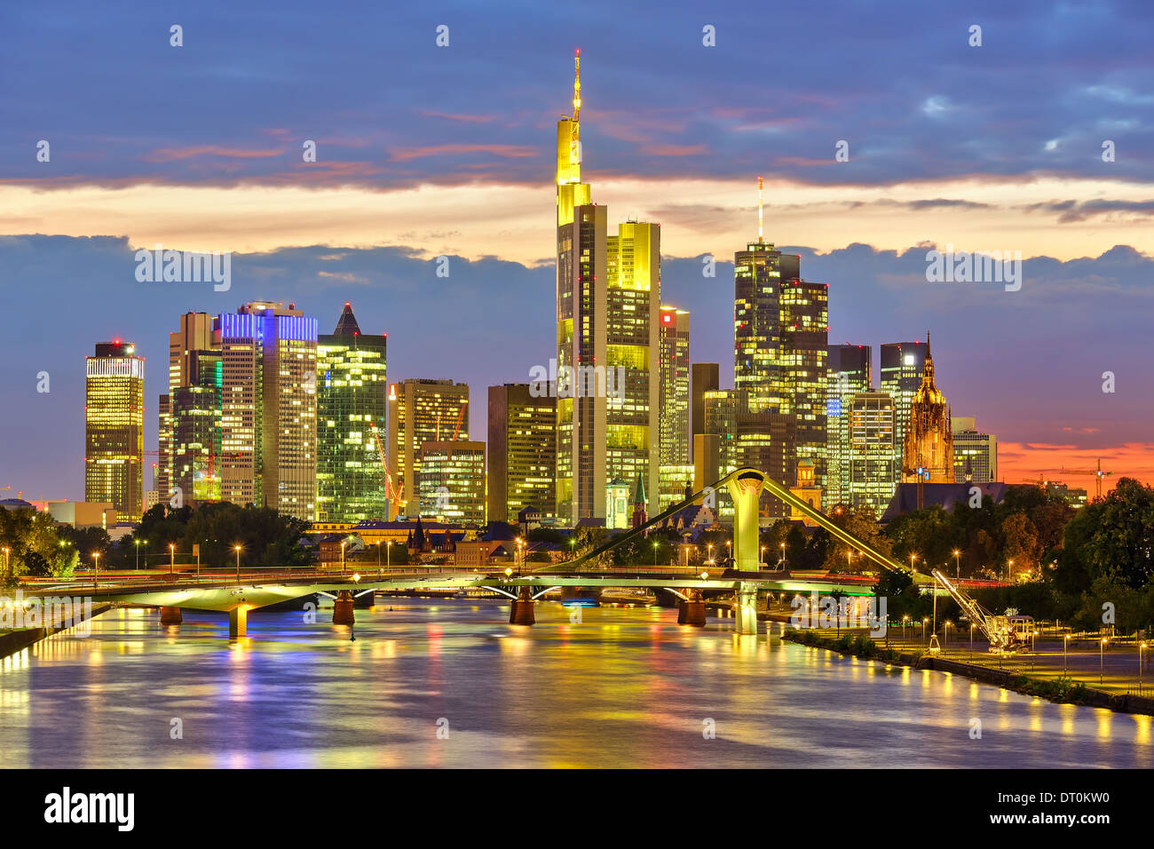 Frankfurt bei Nacht Stockfoto