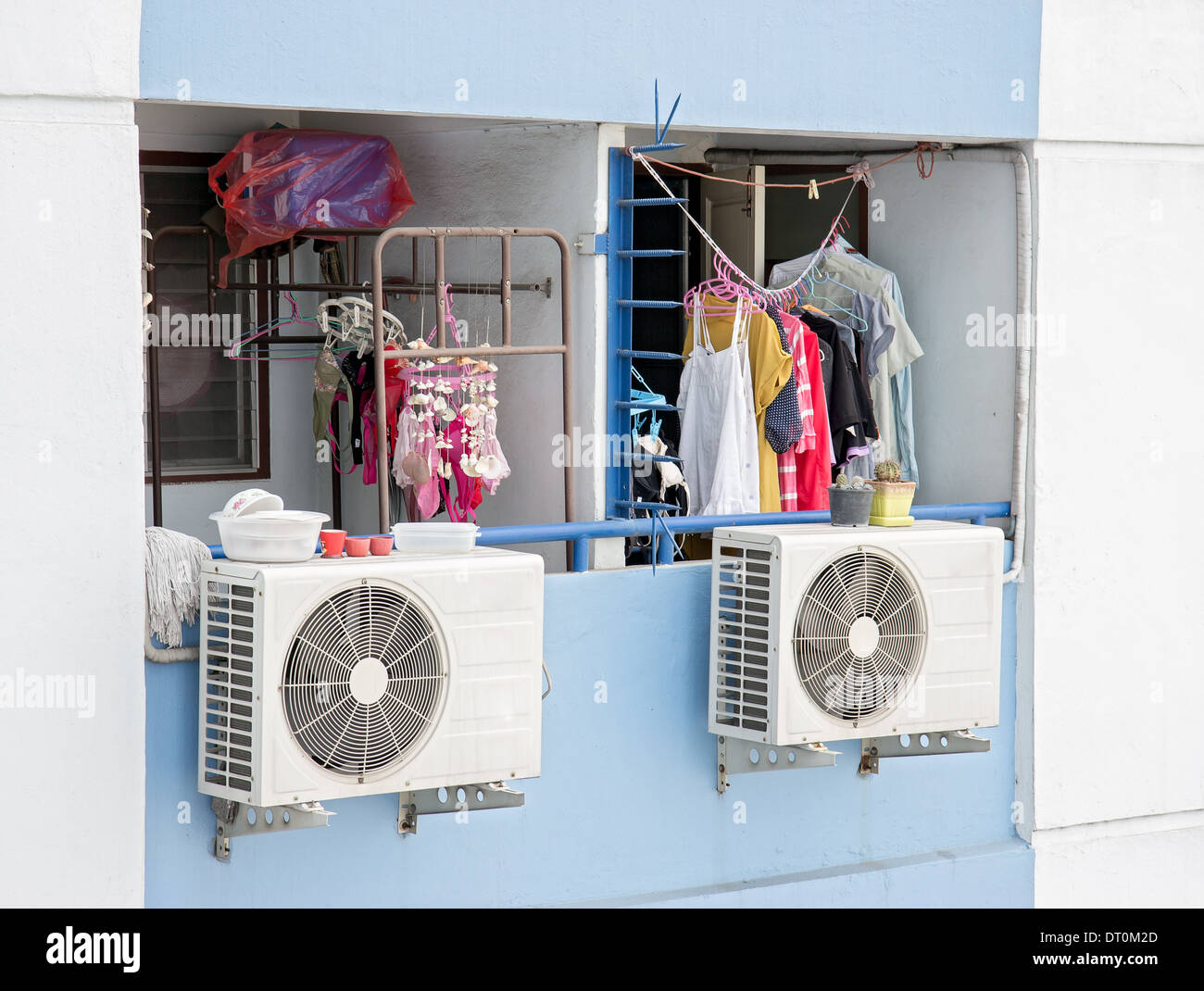 Klimaanlage auf Balkon Stockfotografie - Alamy