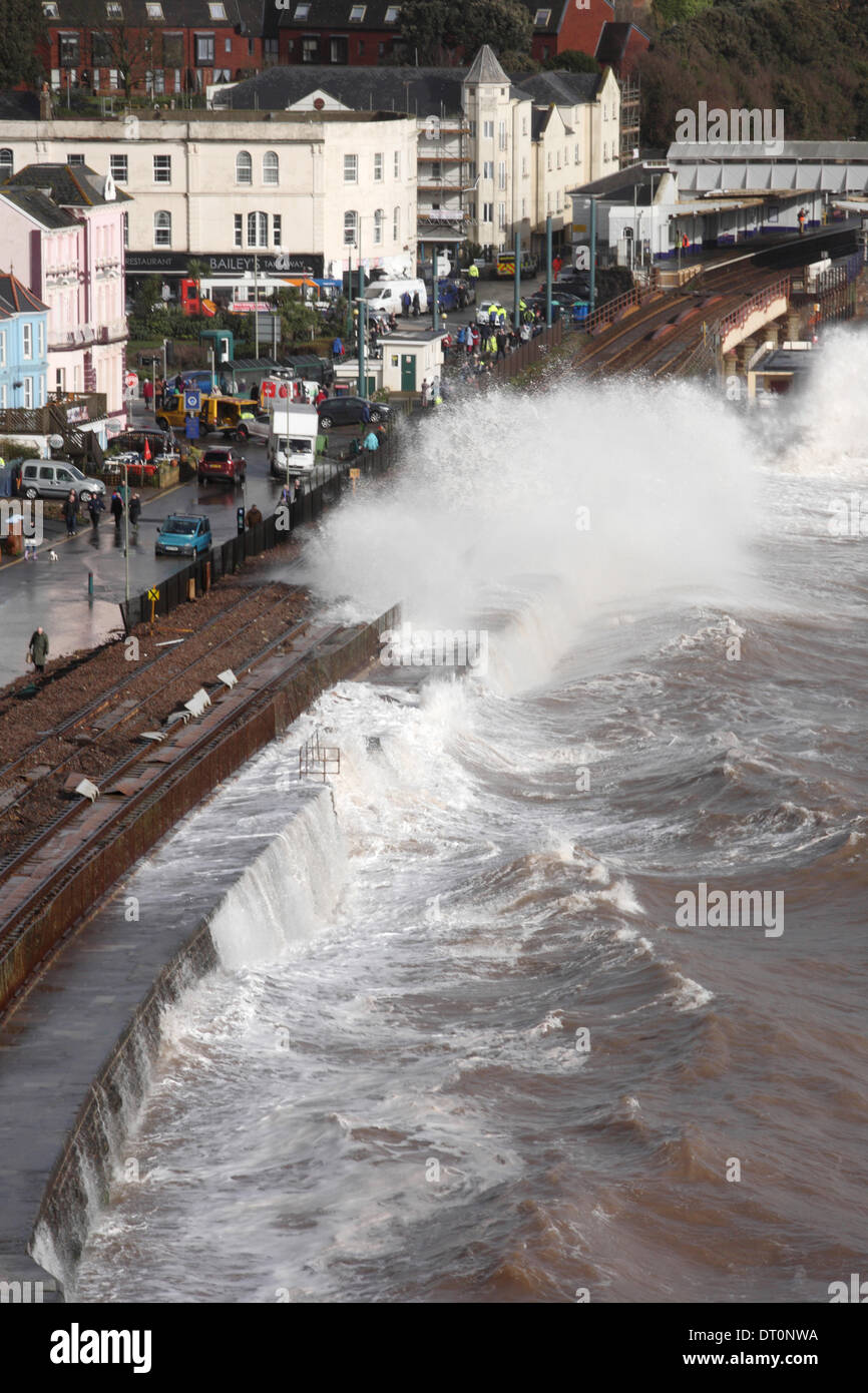 Dawlish, Devon, UK. 5. Februar 2014. Massive Wellen Teig Dawlish Sea Front Hight Flut zerstört die Bahnlinie Credit: Vicki Gardner/Alamy Live News Stockfoto