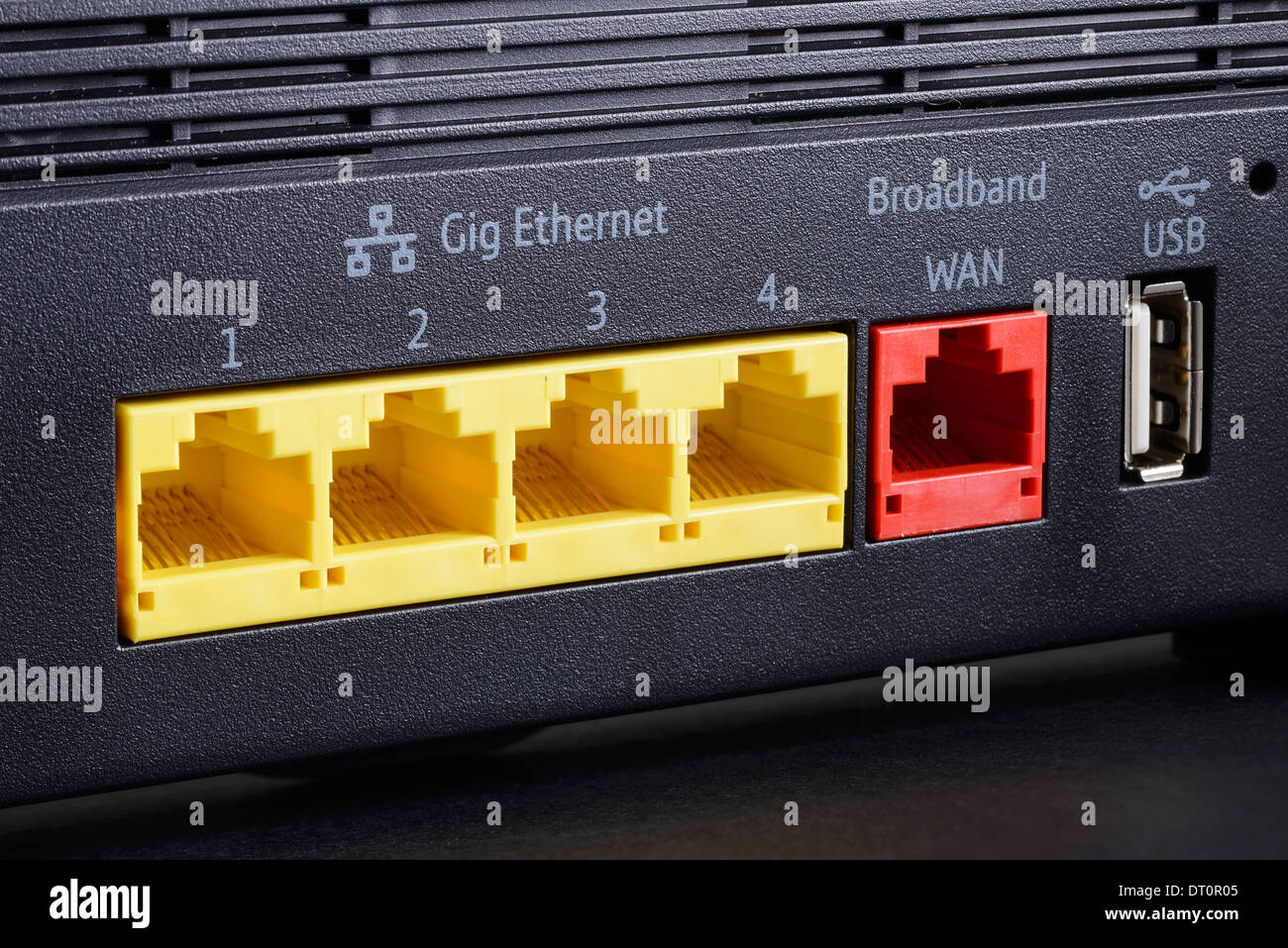 Die Buchsen auf der Rückseite eine Breitband-Ethernet-router Stockfoto