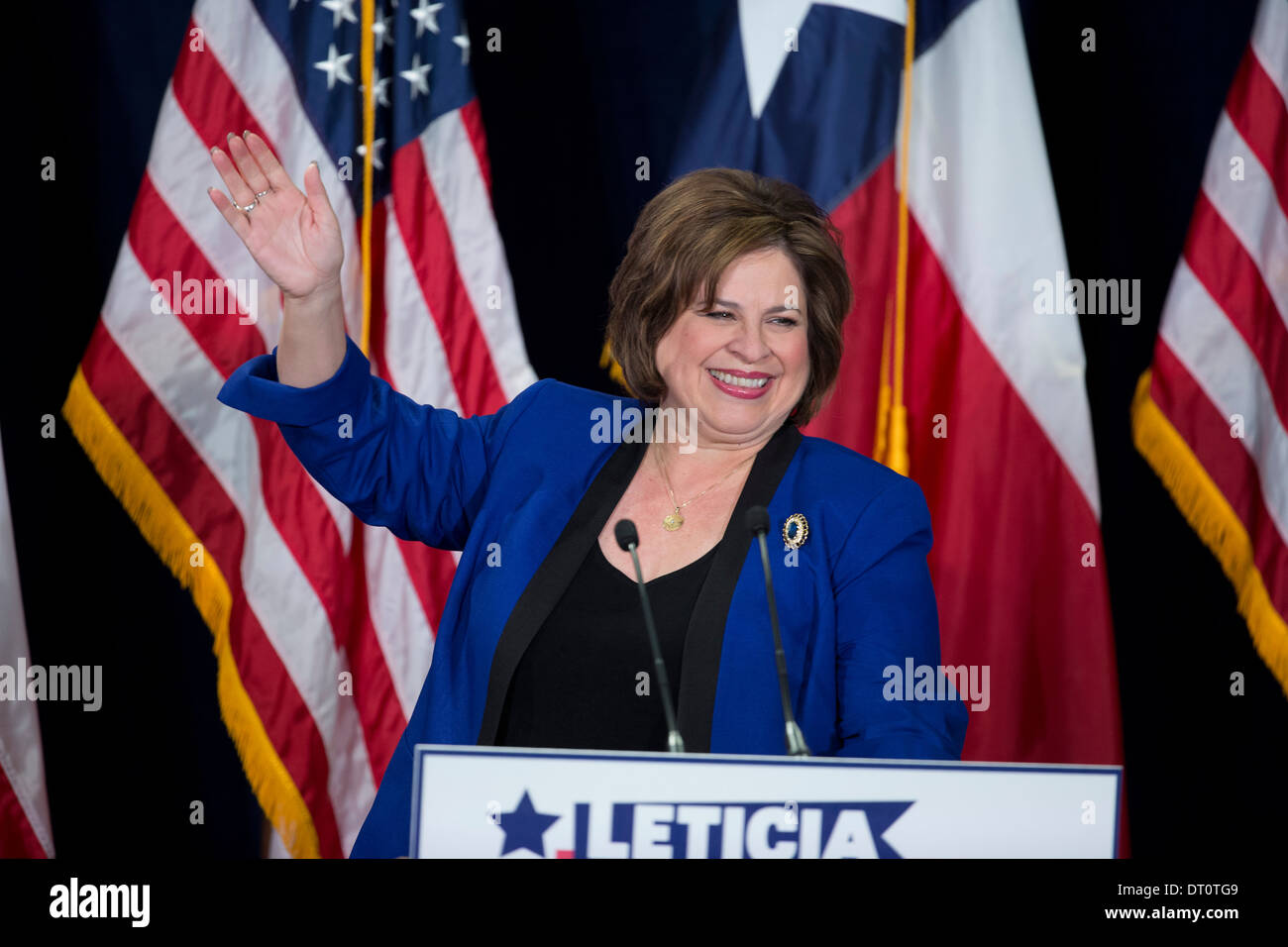 Texas demokratischen Staat Senator Leticia Van de Putte verkündet, daß sie bei einer Kundgebung in San Antonio für Vizegouverneur ausgeführt werden Stockfoto