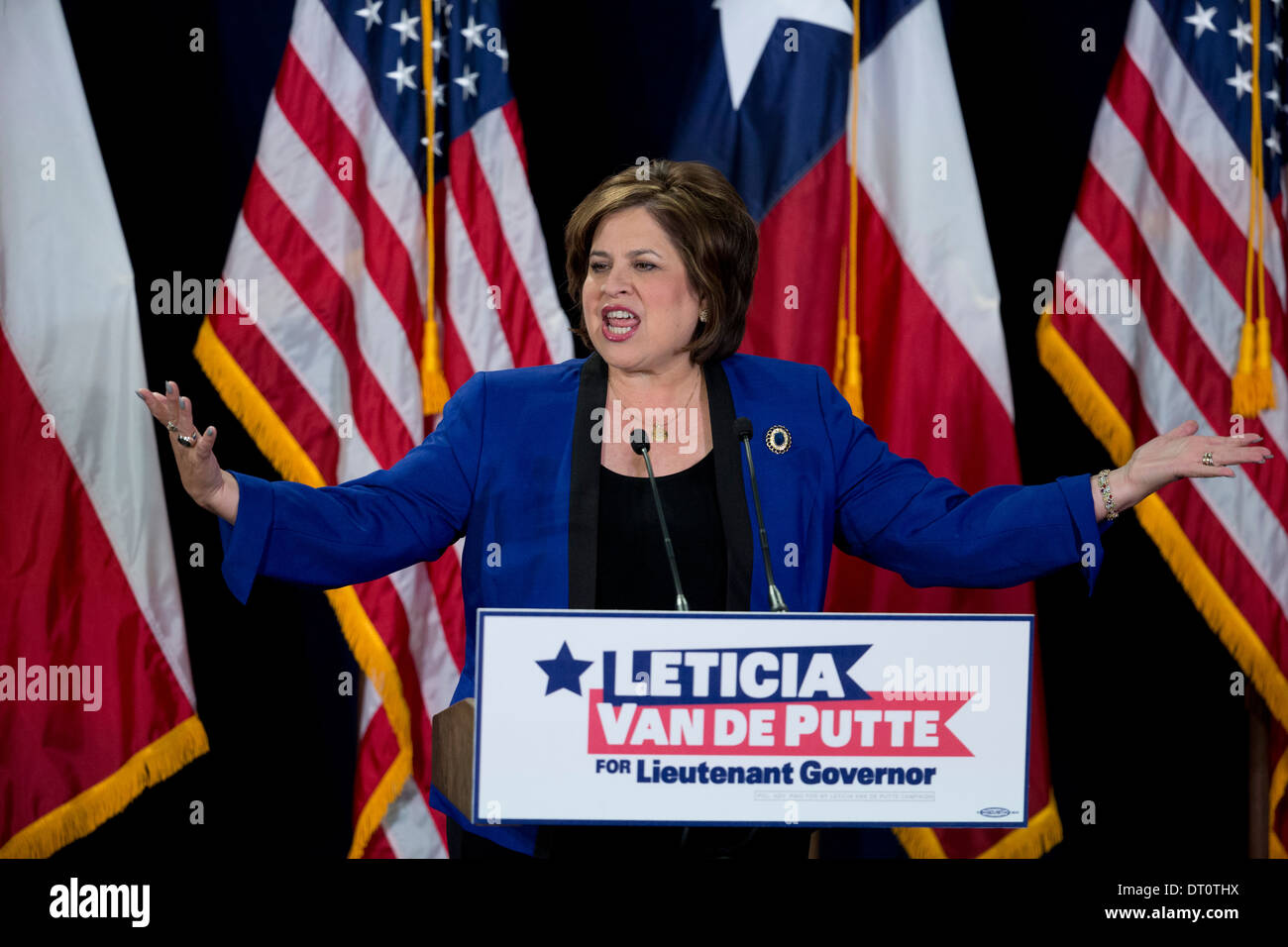 Texas demokratischen Staat Senator Leticia Van de Putte verkündet, daß sie bei einer Kundgebung in San Antonio für Vizegouverneur ausgeführt werden Stockfoto