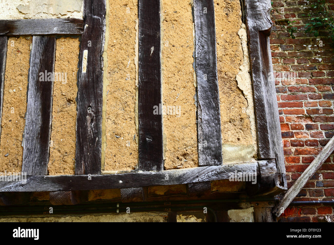 Details des Holzrahmens und der Knüppel-und-Daub-Struktur des historischen Cottage in Leicester Square , Penshurst , Kent , England Stockfoto