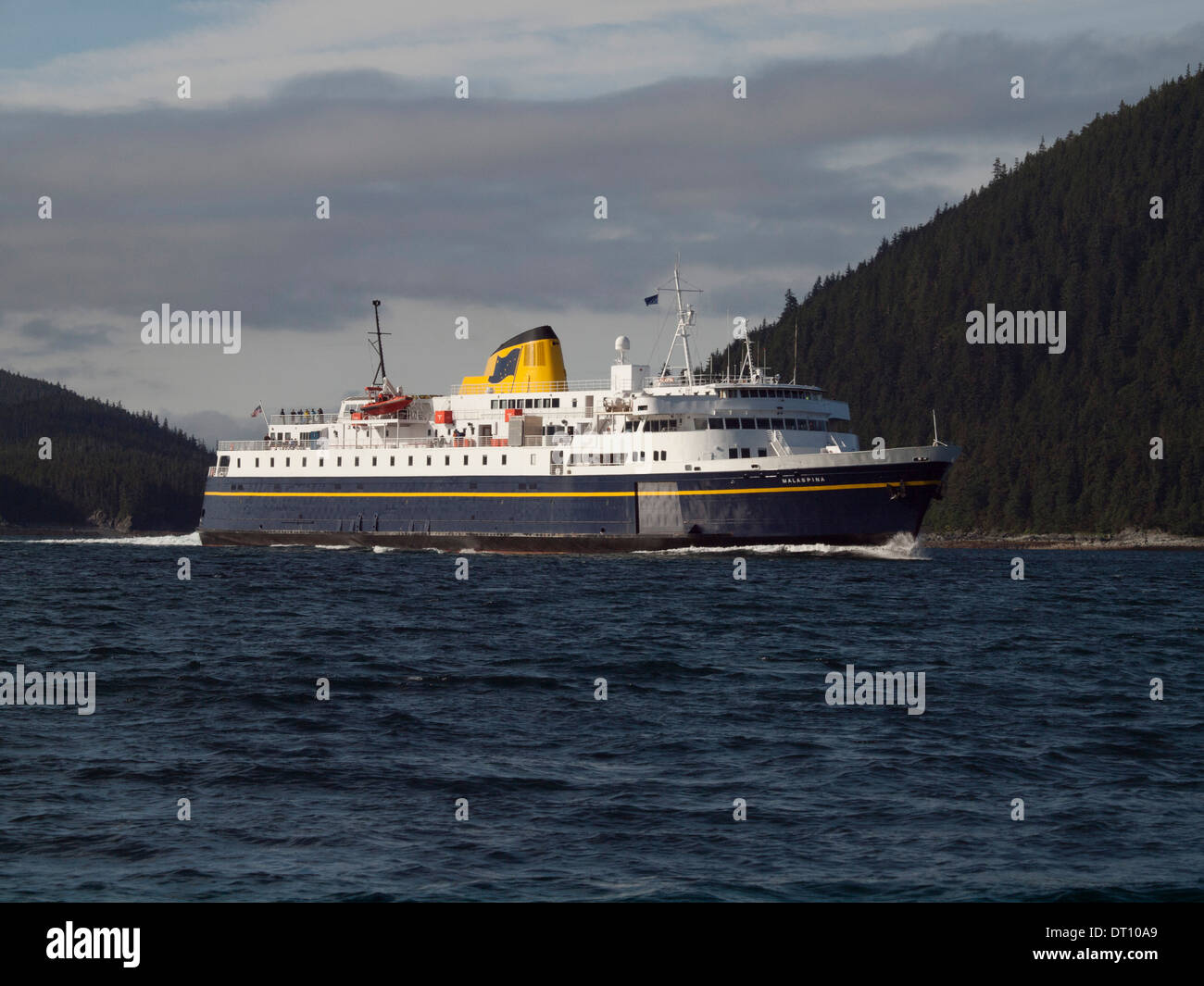 M/V Malaspina von Alaska Marine Highway System feiert 50 Jahre mit gelben Trichter Stockfoto