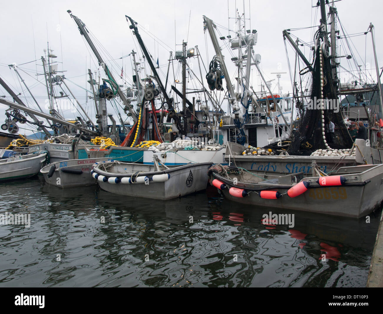 Seiner Fischernetze Boote und macht Skiffs im südöstlichen Alaska Stockfoto