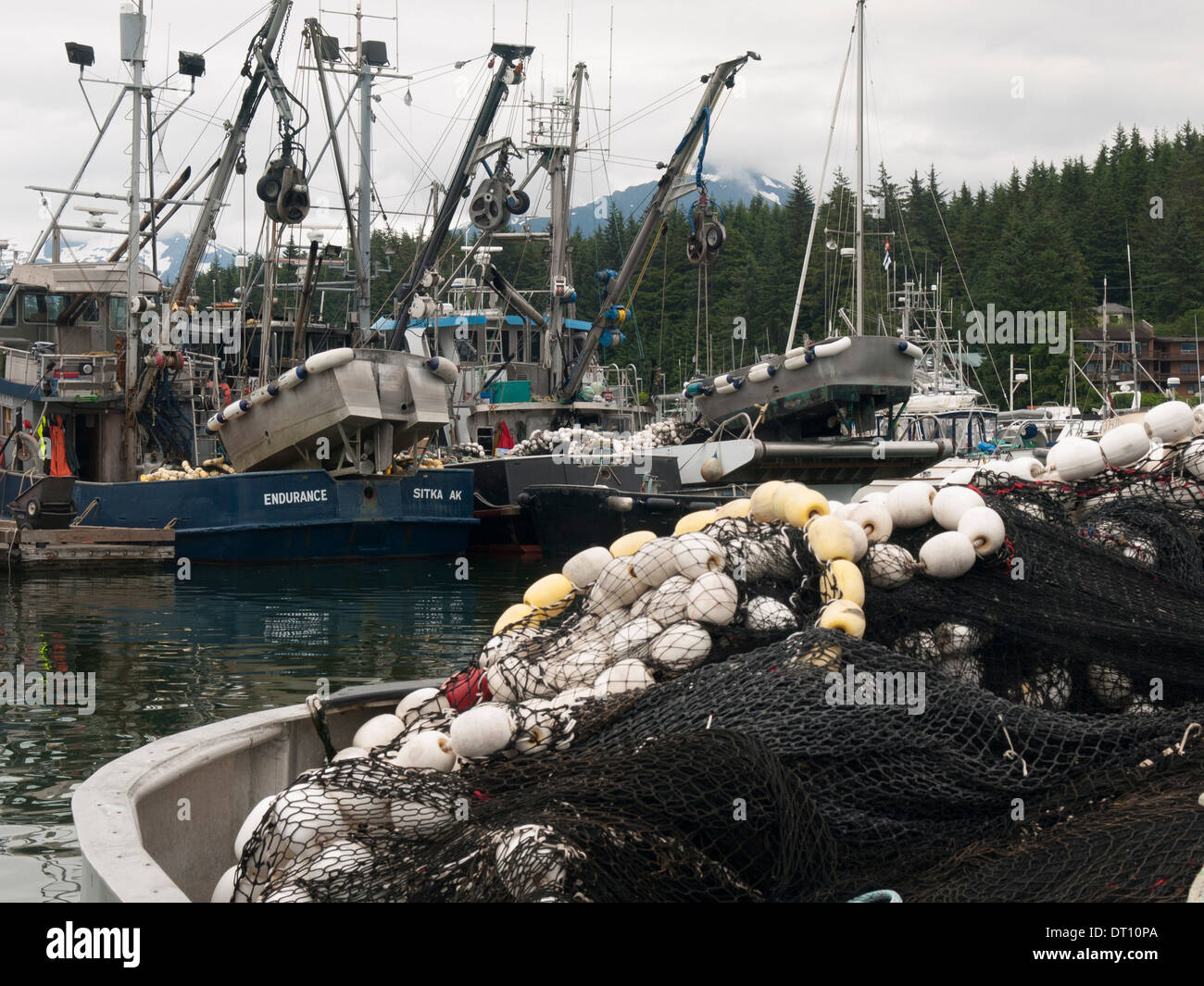 Seiner Fischernetze Boote und macht Skiffs im südöstlichen Alaska Stockfoto