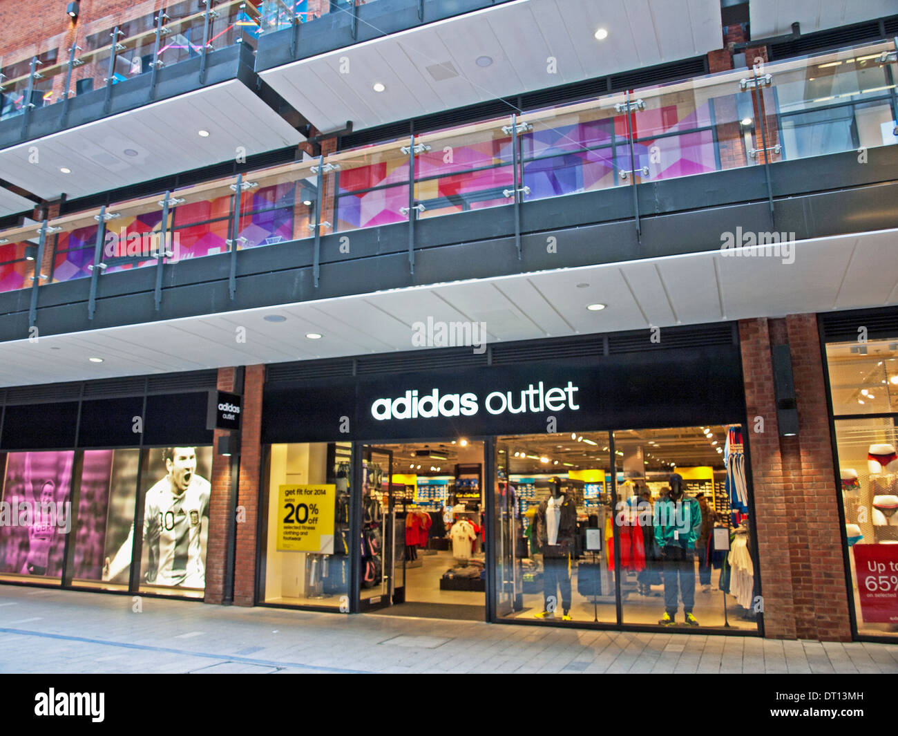 Adidas Outlet im Designer Outlet London, Wembley, London Borough of Brent,  London, England, Vereinigtes Königreich Stockfotografie - Alamy
