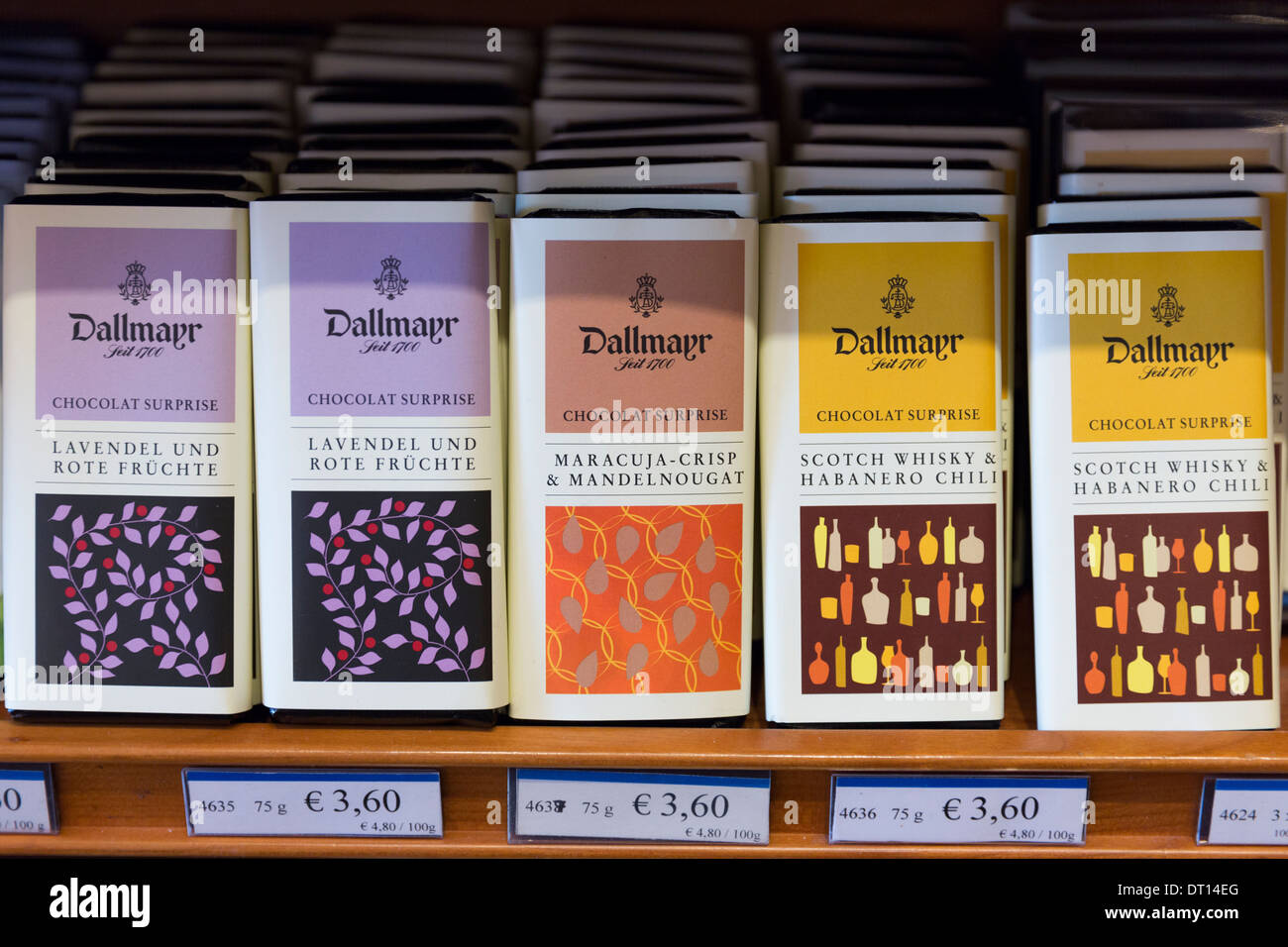 Luxus-Schokolade auf dem Display auf Lebensmittelgeschäft Dallmayr in München in Bayern, Deutschland Stockfoto