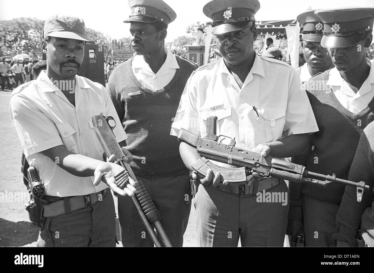 NELSON MANDELAS ANC, BUTHELEZI IFP UND PIK BOTHA NP ADRESSE EINE FRIEDENSKUNDGEBUNG ÖSTLICH VON JOHANNESBURG VOR 1994 DEMOKRATISCHE Stockfoto